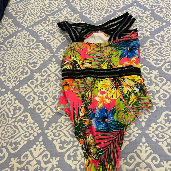 Shein NWOT size small one piece swimsuit - Picture 7 of 7